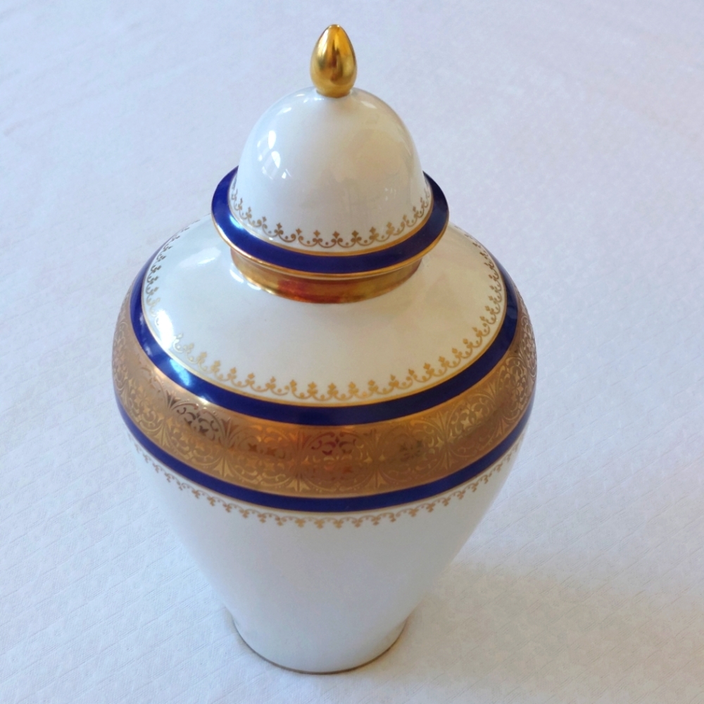 White Porcelain Decorative Ginger Jar with Blue and Gold Accents